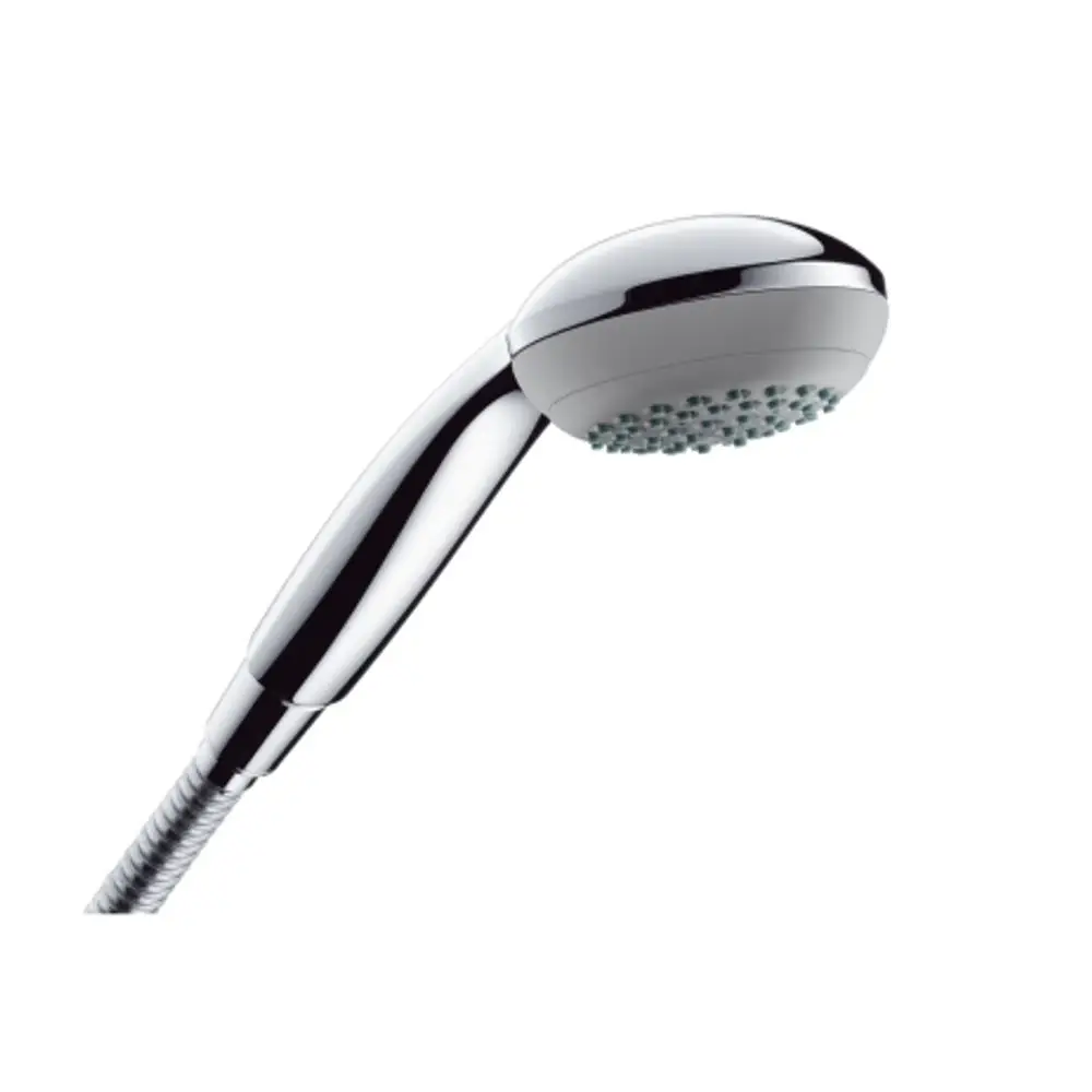 Hansgrohe Handbrause mit ergonomischem Griff und mehreren Strahlarten, montiert an einem flexiblen Schlauch. Oberfläche in Chromoptik.